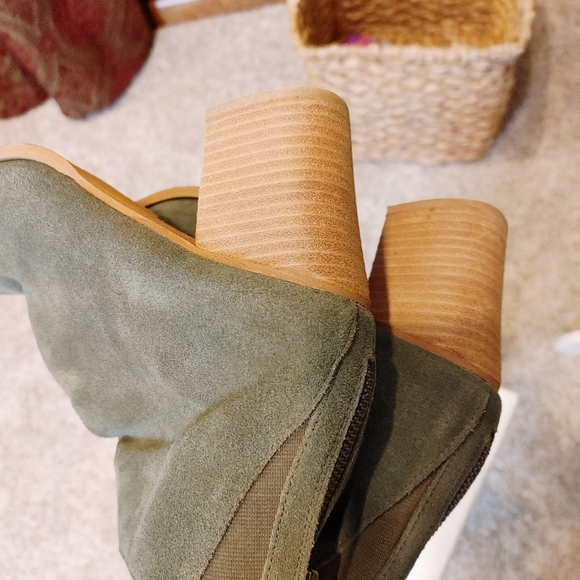 URBAN OUTFITTERS SHORT SUEDE BOOT, MOSS 9 - Picture 10 of 14